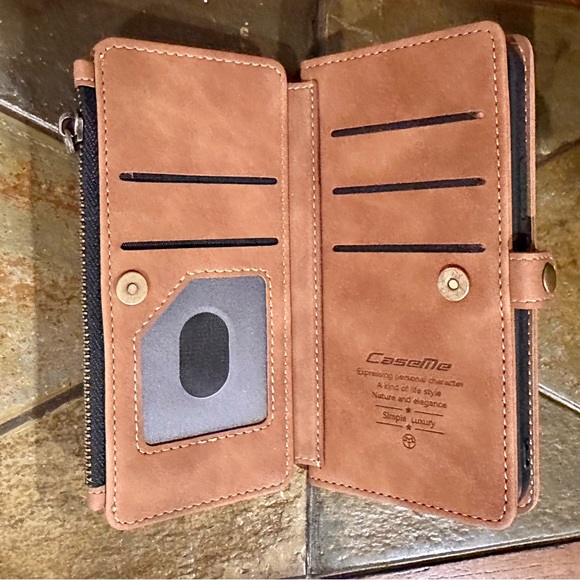 CaseMe Magnetic Wallet Case iPhone 12 & 12 Pro NEW Never Used!! - Picture 4 of 8